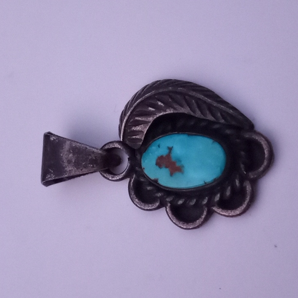 VERY VINTAGE Native American Natural Turquoise Sterling Silver w Feather PENDANT - Picture 16 of 16